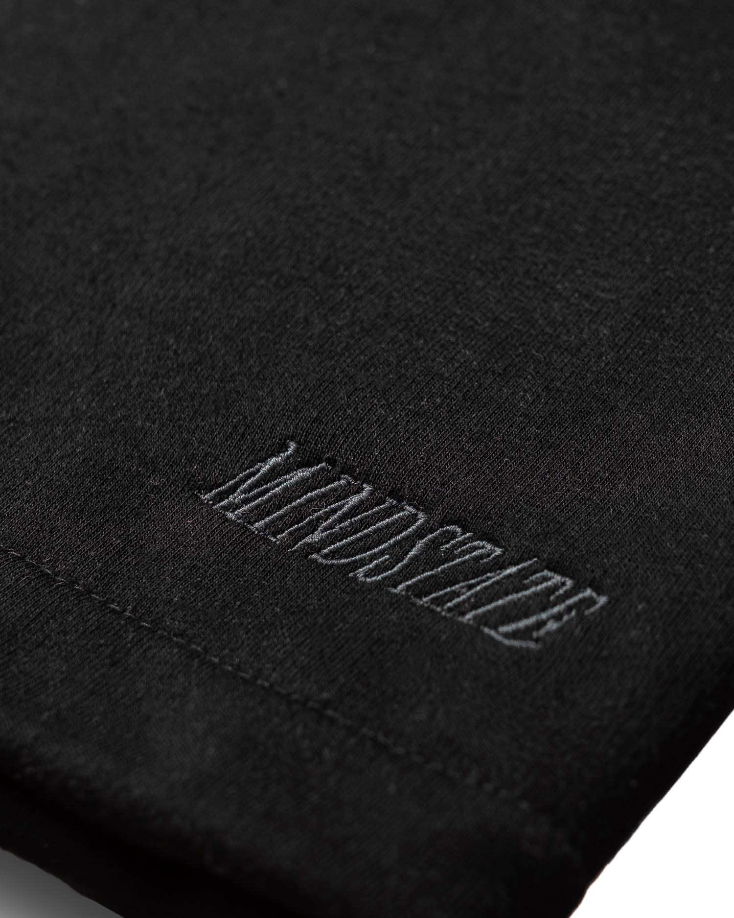 Wide-fit shorts (black)